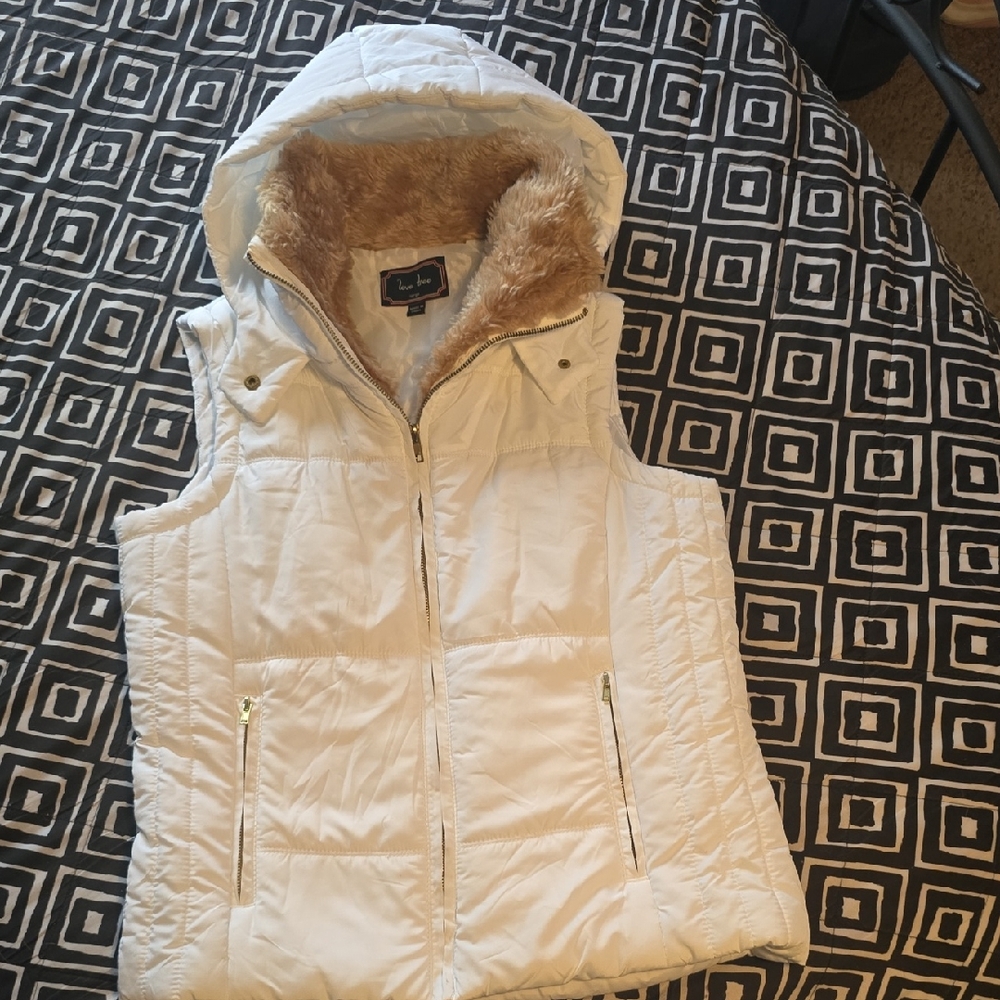 Love Tree Ivory Quilted Vest with Faux Fur Hood